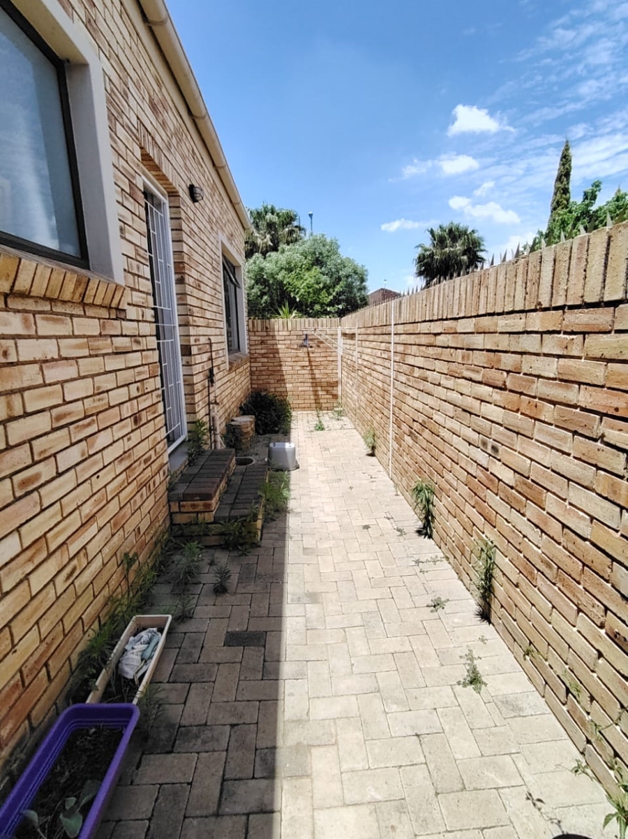 To Let 3 Bedroom Property for Rent in Langenhovenpark Free State